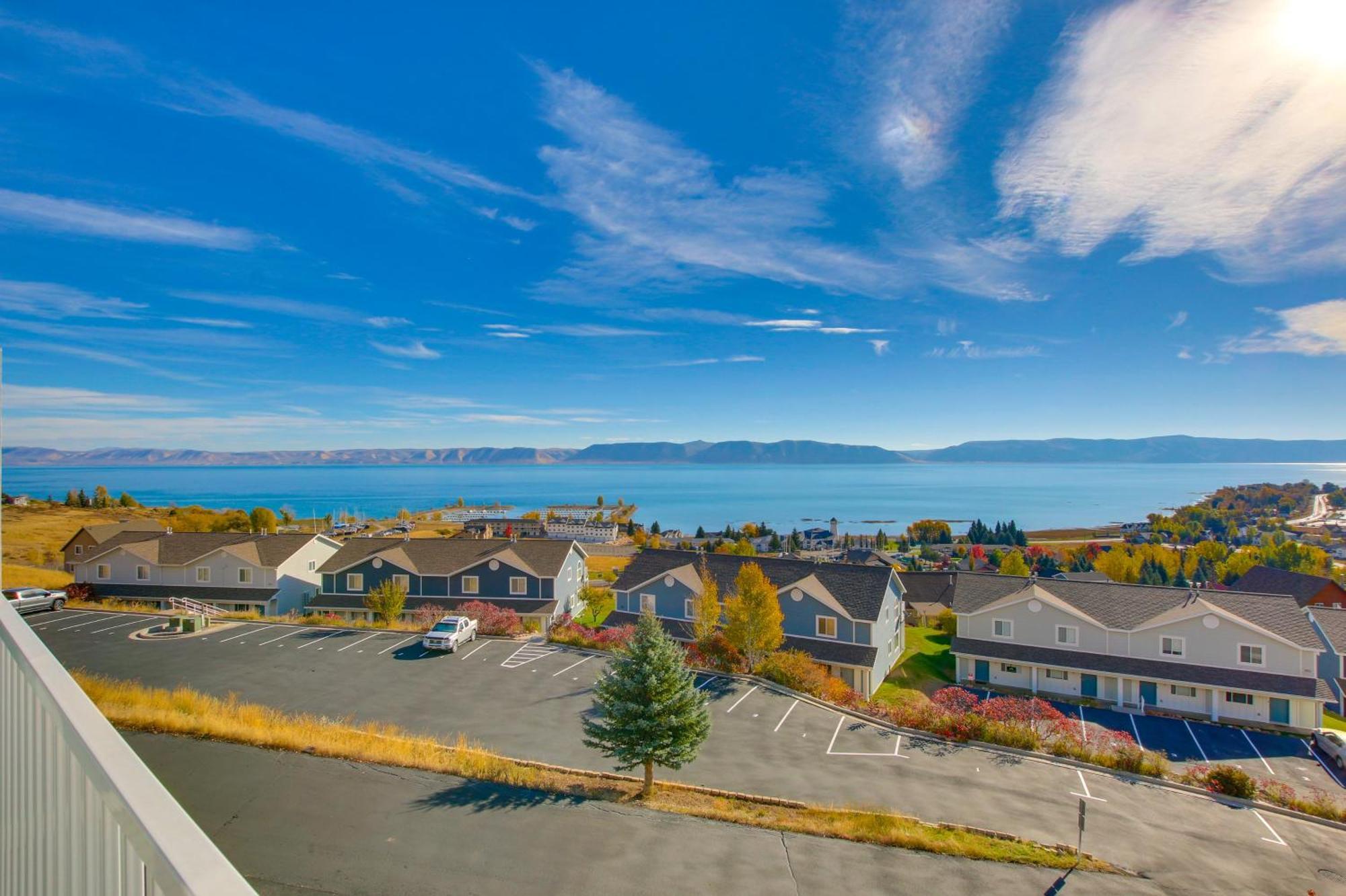Spacious Garden City Townhome With Lake Views! Экстерьер фото