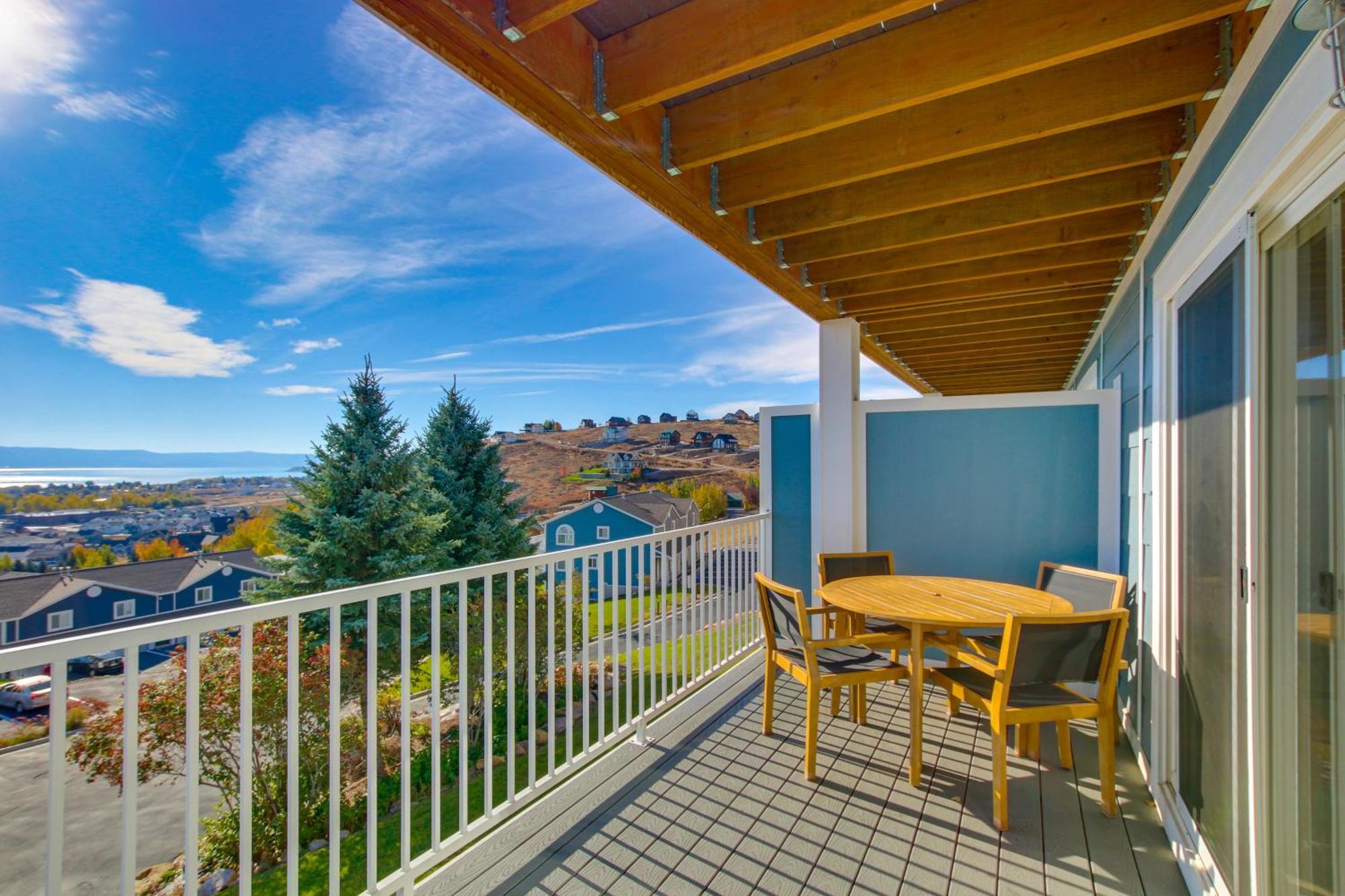 Spacious Garden City Townhome With Lake Views! Экстерьер фото